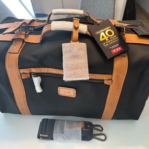 NWT - TUMI weekend bag - 100% leather details LIMITED EDITION 1975 Anniversary